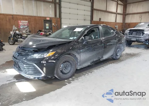 2022 Toyota Camry Le Hybrid z USA, uszkodzony, nr VIN 4T1C31AK9NU042964